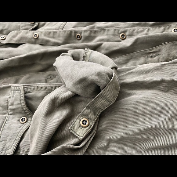 Army Green Button-up Tunic (fall must have! 🍁) - Picture 6 of 7